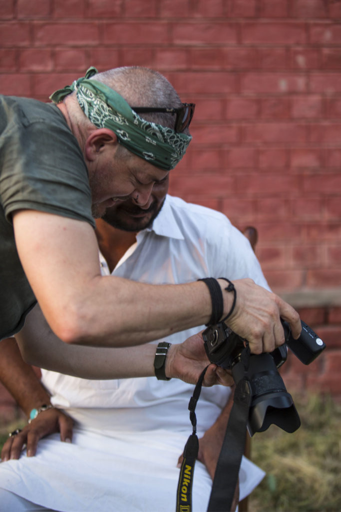 Diego Meneghetti durante il servizio fotografico per Crescent Bahuman Limited