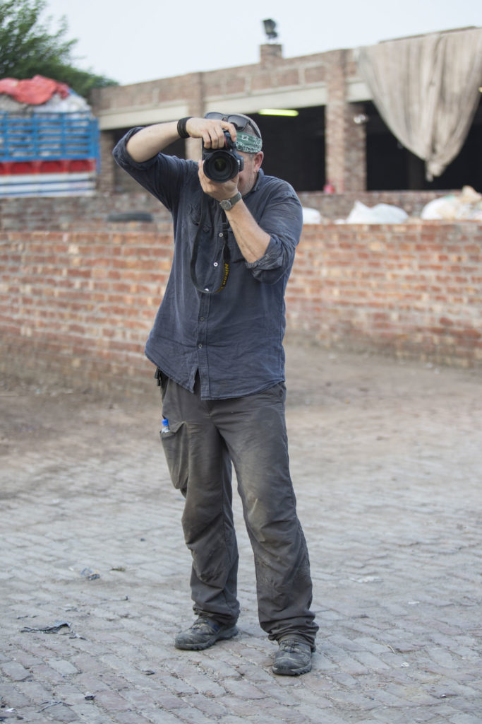 Diego Meneghetti durante il servizio fotografico per Crescent Bahuman Limited